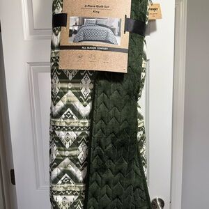 Wrangler King Quilt Set in Olive Green and White Aztec Pattern